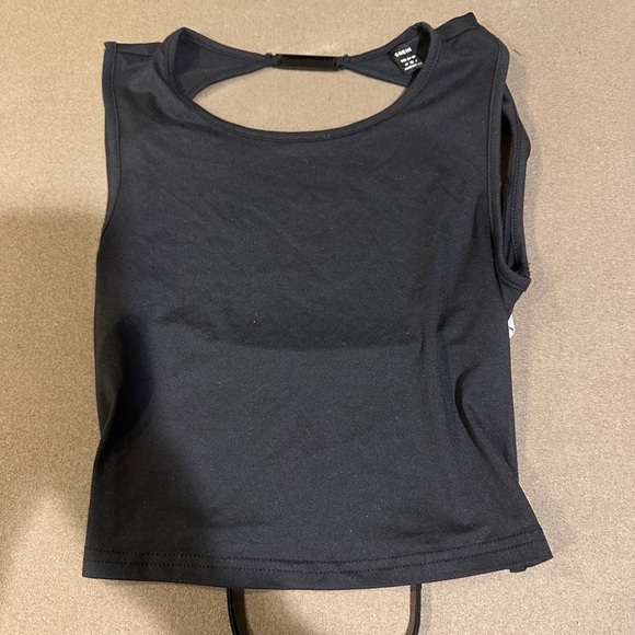 Backless tank top - Picture 2 of 3